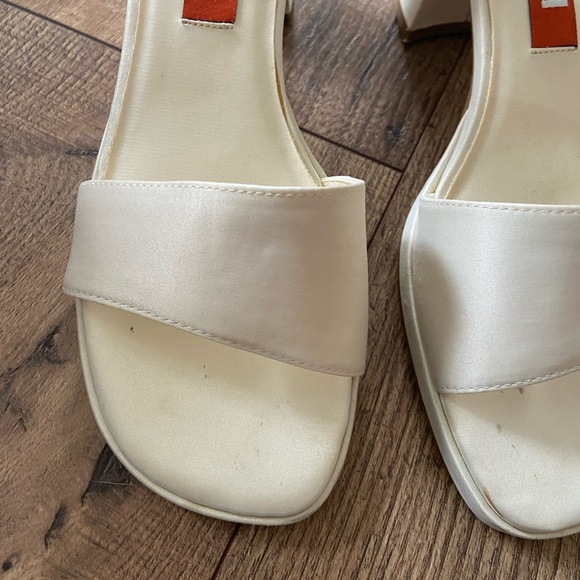 Unlisted Kenneth Cole White Sandals - Picture 4 of 8